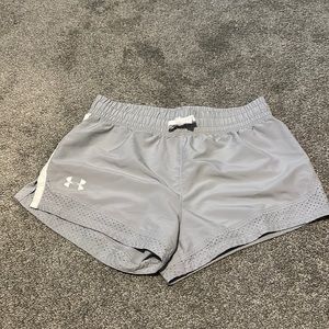 underarmour girls shorts youth XL.